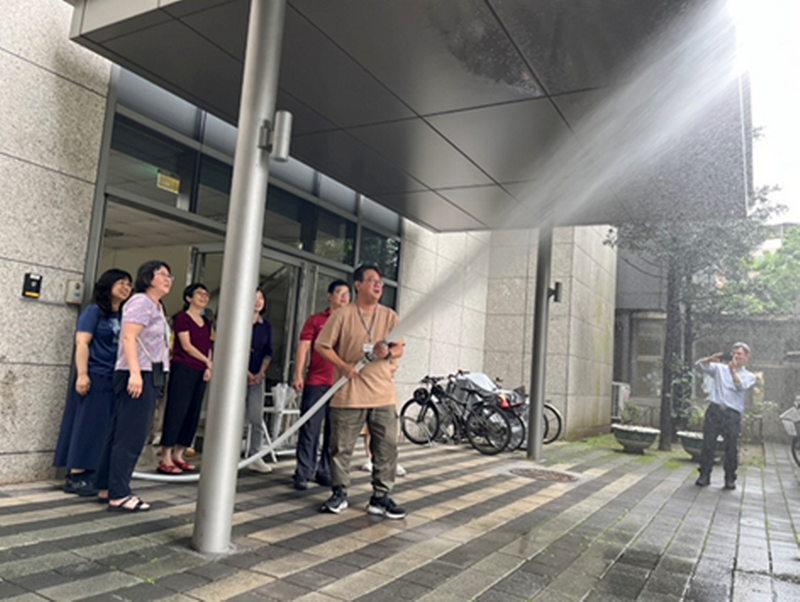 全體同仁踴躍參與實地演練