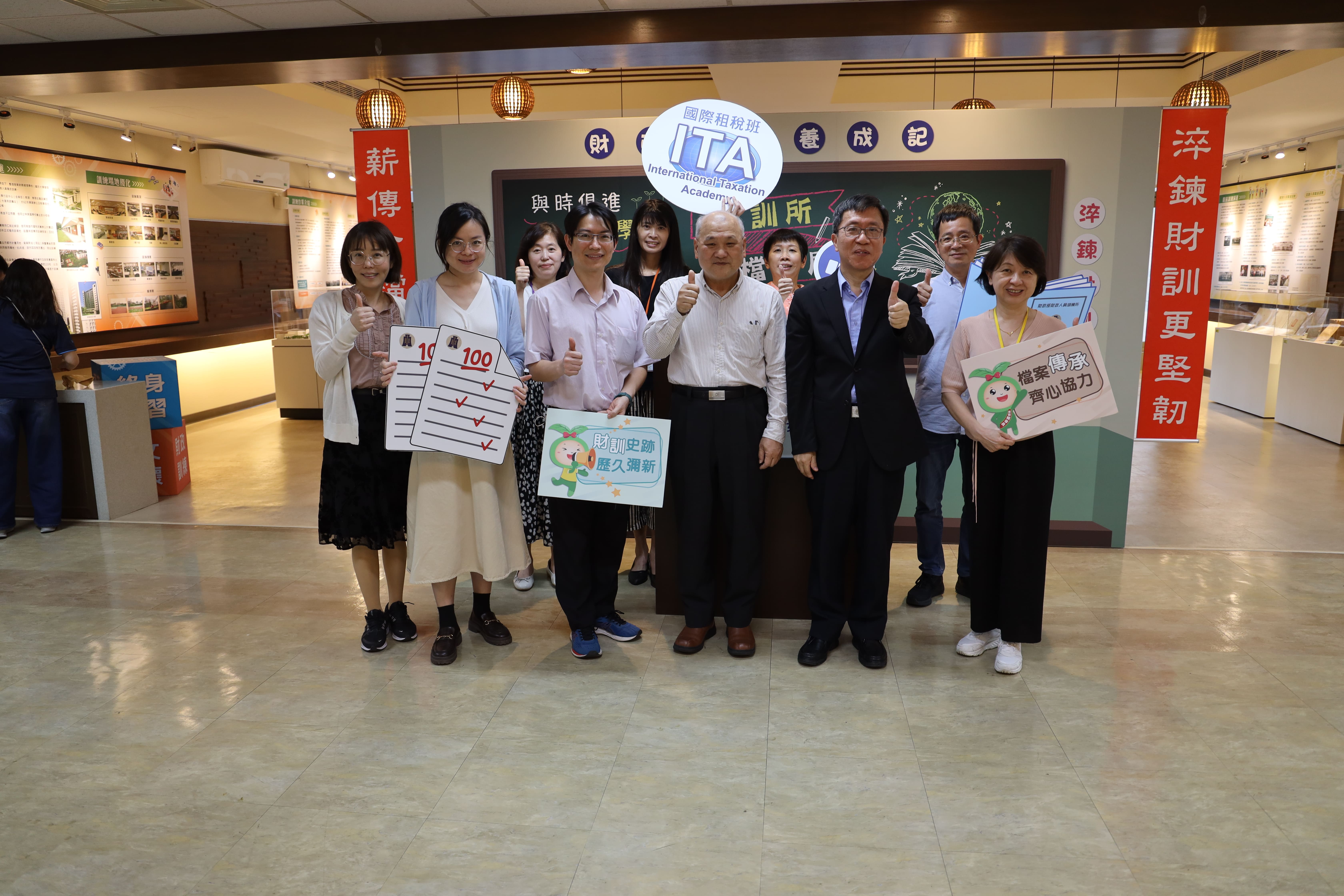 檔案管理業務交流會後與國營臺灣鐵路股份有限公司供應處來訪人員合影